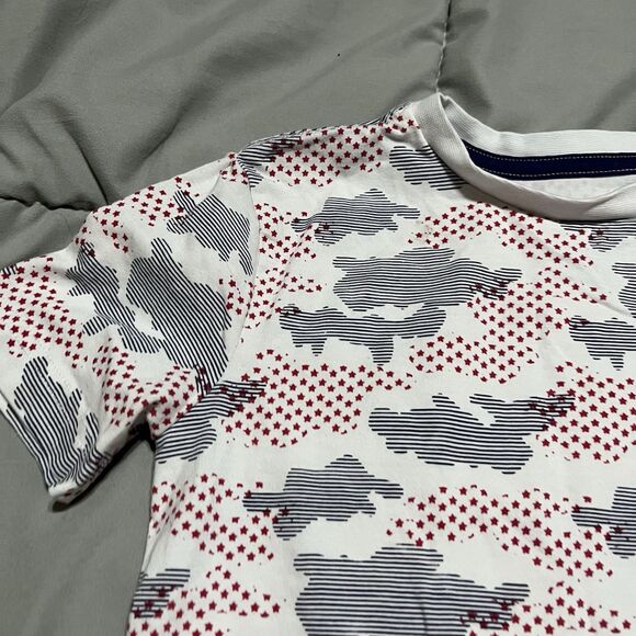 Tommy Bahama Camo Red White Blue Geometric Short Sleeve Shirt Boys Size 5/6 - Picture 2 of 7